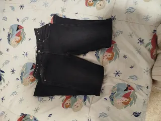 Pantalón campana negro con estrellas talla 10.