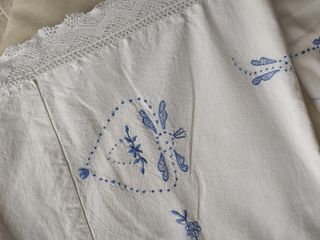 Juego de sábanas bordadas