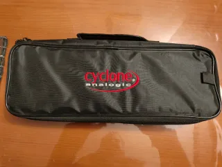 Cyclone TT303 mk2 Sintetizador Bass Bot