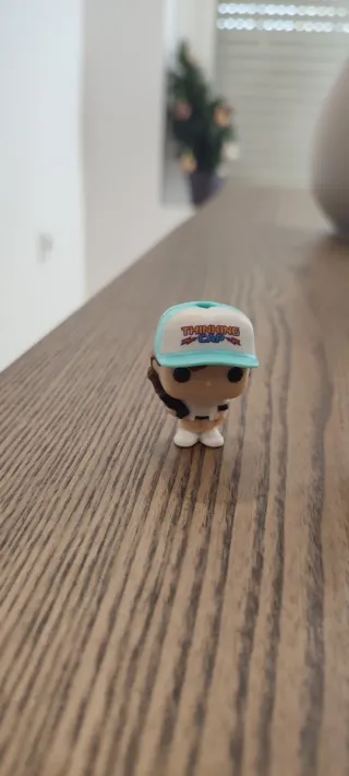 Figura Funko Pop Thinking Cap Dustin Kinder