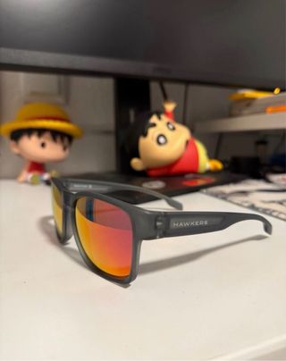 Gafas de sol Hawkers negras y rojas
