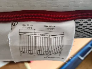 Cuna de madera con ruedas