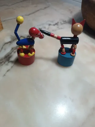 Juguetes de animales de madera con movimiento