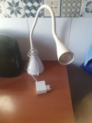 Lámpara de escritorio flexible