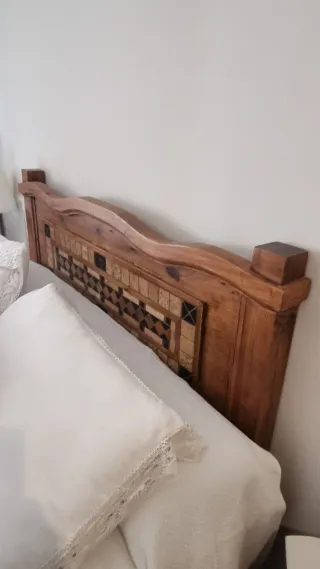 Cabecero y mesitas de noche