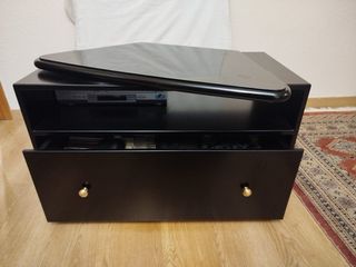 Mueble TV negro con plataforma giratoria