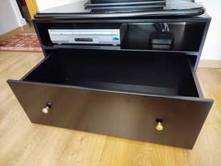 Mueble TV negro con plataforma giratoria