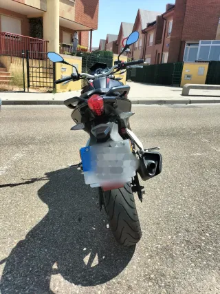 Benelli BN 251 ABS Moto Negra y Roja