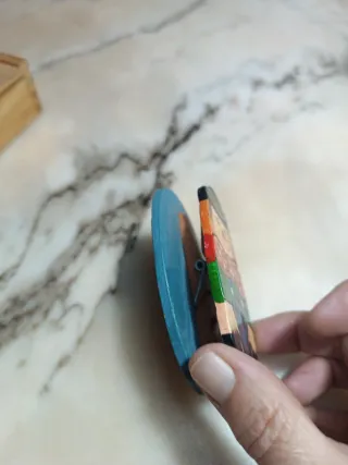 Sujetapapeles de madera con imán payaso