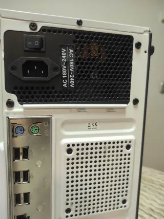 Torre Ordenador PC - Como Nueva