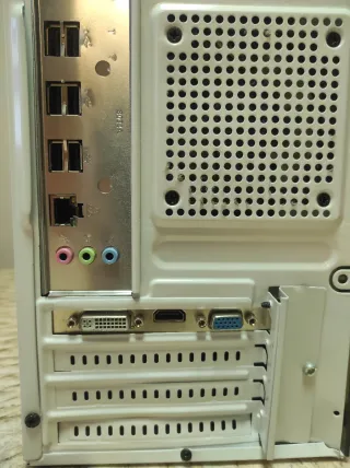 Torre Ordenador PC - Como Nueva