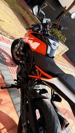 KTM Duke 125 Naranja/Blanca