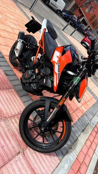 KTM Duke 125 Naranja/Blanca