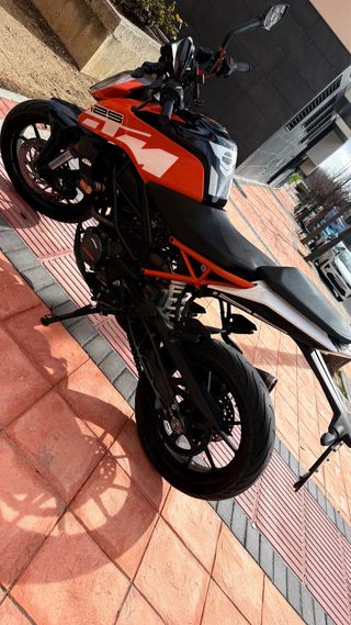 KTM Duke 125 Naranja/Blanca