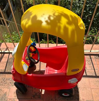 Coche correpasillos Little Tikes rojo