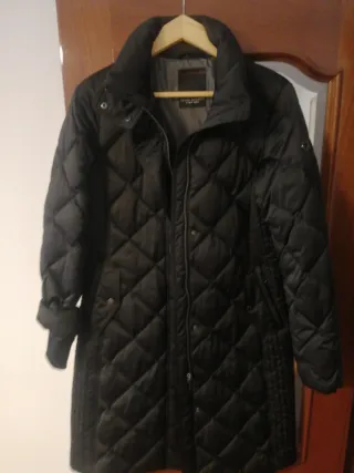 Cazadora larga acolchada negra mujer