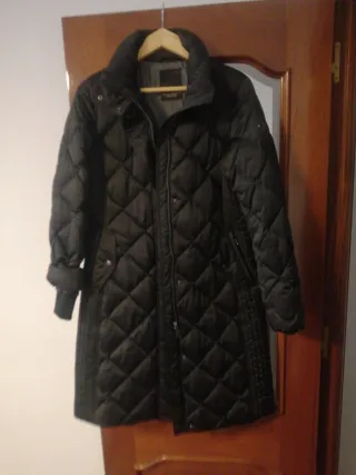 Cazadora larga acolchada negra mujer