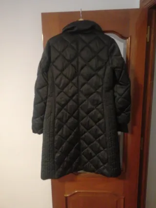 Cazadora larga acolchada negra mujer