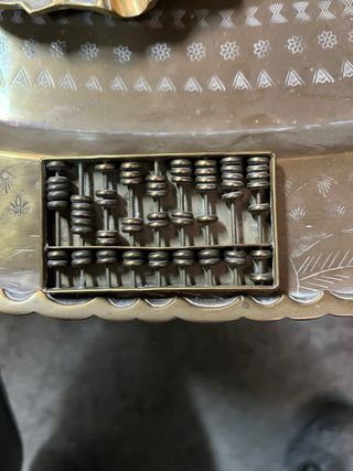 Ábaco de bronce antiguo