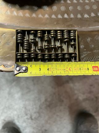 Ábaco de bronce antiguo