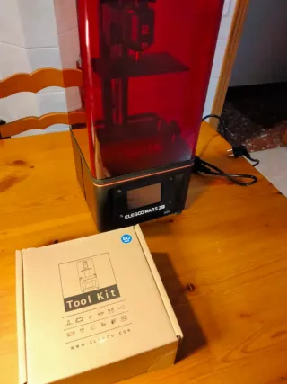 Impresora de resina 3D Elegoo Mars 2 Pro.