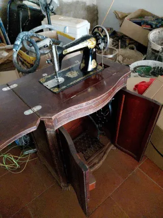 Máquina de coser Singer antigua