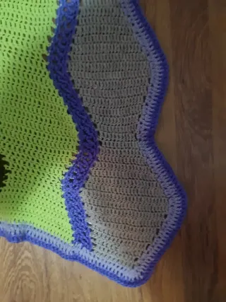 Manta tejida a ganchillo multicolor