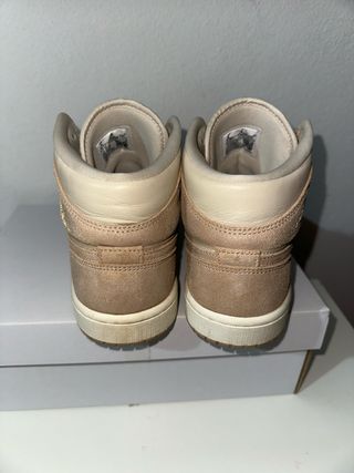 Zapatillas Jordan 1 Mid Beige y Rosa