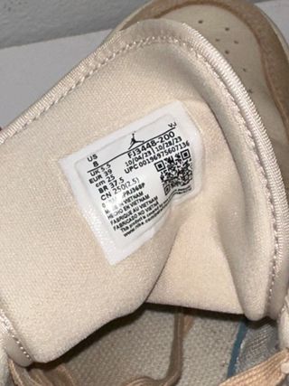 Zapatillas Jordan 1 Mid Beige y Rosa