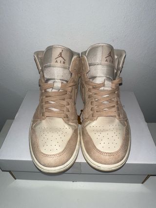 Zapatillas Jordan 1 Mid Beige y Rosa