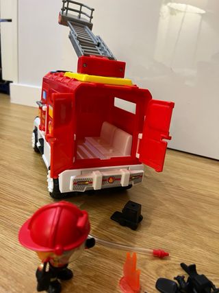 Camión Bomberos Pin y Pon con Accesorios