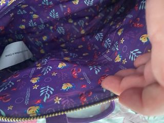 Bolso Loungefly La Sirenita Flounder Castillo