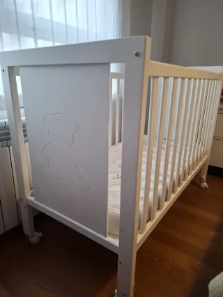 Cuna de madera para bebé