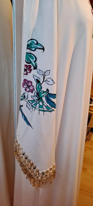 Vestido largo beige con flores