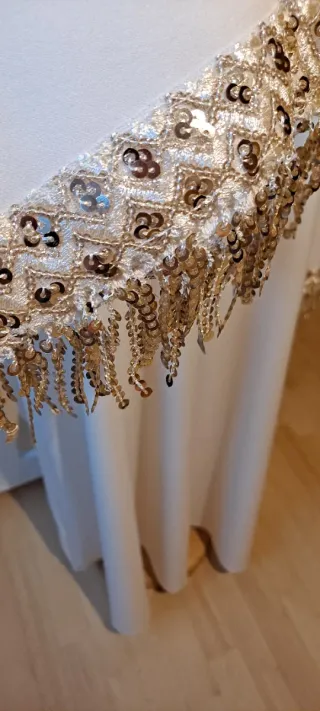 Vestido largo beige con flores