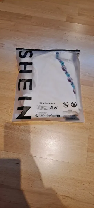 Vestido largo beige con flores