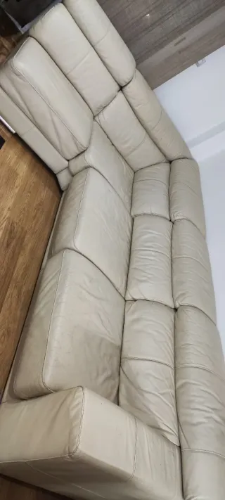 Sofá chaiselongue de piel beige