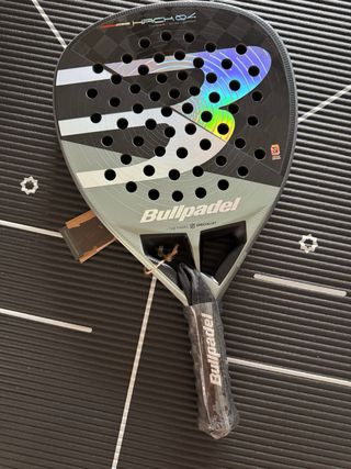 Pala Bullpadel Hack 04 26 precintada a estrenar