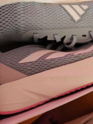 Zapatillas Adidas gris azulado y rosas