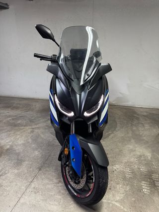 Yamaha Xmax 400 iron max