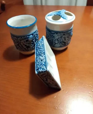 Set baño cerámica azul y blanco