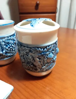 Set baño cerámica azul y blanco