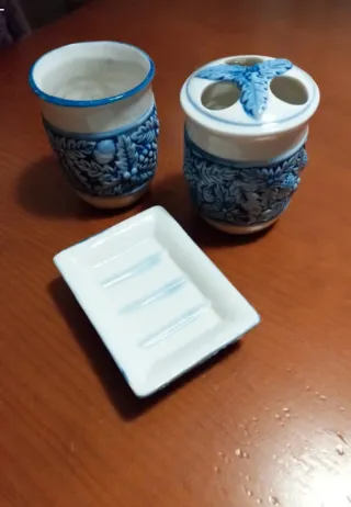 Set baño cerámica azul y blanco