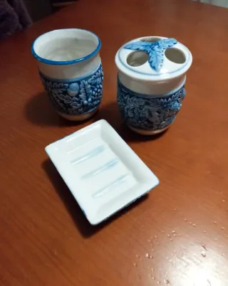 Set baño cerámica azul y blanco