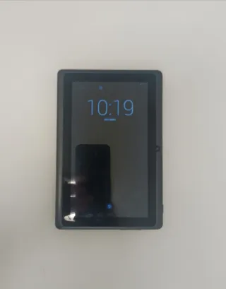 Tablet Android Negra con Funda