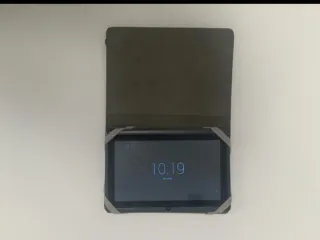 Tablet Android Negra con Funda