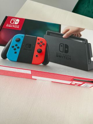 Nintendo Switch Neon + Funda