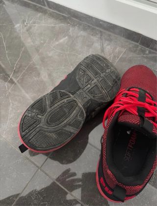 Zapatillas Puma Rojas y Negras