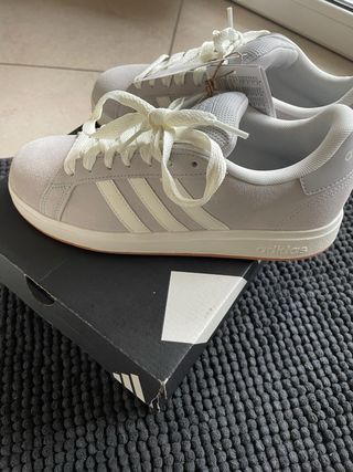 Scarpe Adidas in pelle scamosciata 39 1/3