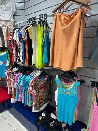 Liquidación tienda de ropa. CONSULTAR sin PROBLEMA